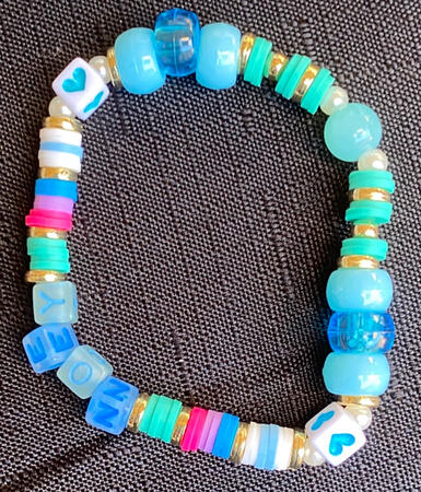 Zoey Bracelet Bracelet in blue, gold and teal, inspired by Zoey from K-Pop Demon Hunters. There is also two sections that match with the other Huntr/x members, one in blue and white, the other in blue, purple and pink.